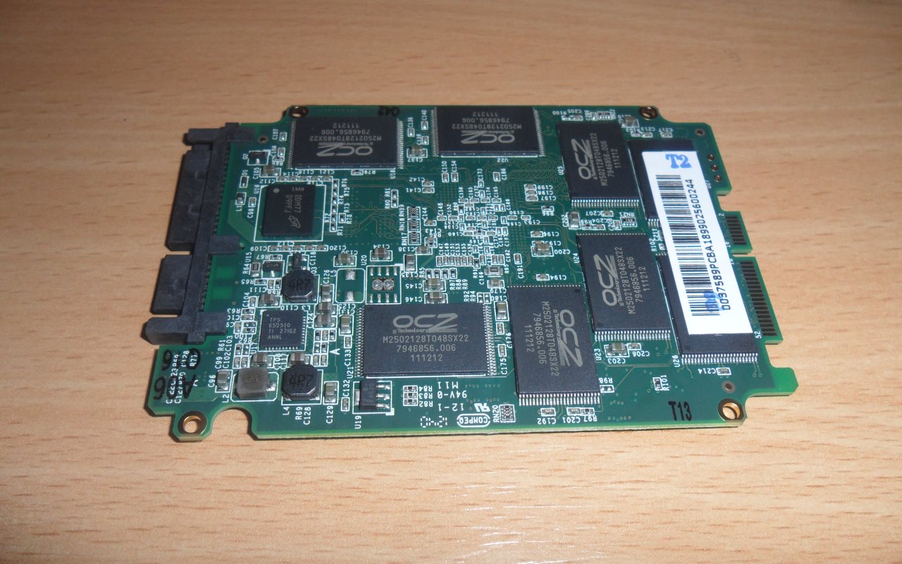 OCZ Vector 256GB Inside - backside